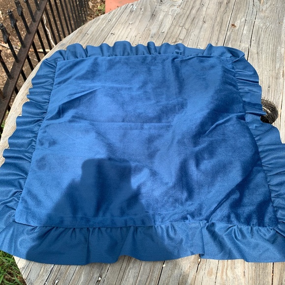 NEW MADIZZ Soft Ruffled Square Pillow Covers - Picture 2 of 8